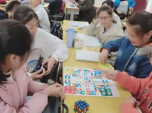 多元化的投入机制丰富课间15分钟的活动类型激发学生的活动热情 多元化的投入机制丰富课间15分钟的活动类型激发学生的活动热情