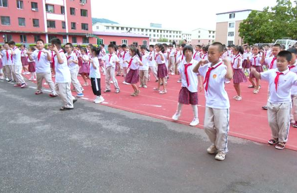 营造了和谐校园文化氛围还能引导学生从小培育积极健康兴趣爱好 营造了和谐校园文化氛围还能引导学生从小培育积极健康兴趣爱好