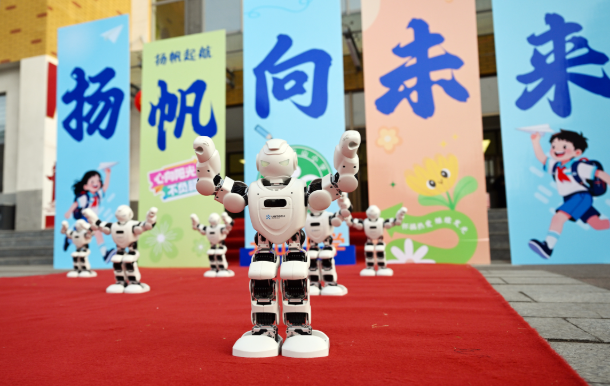 主题班会一体化德育形式年级分层施行善行笃行远行